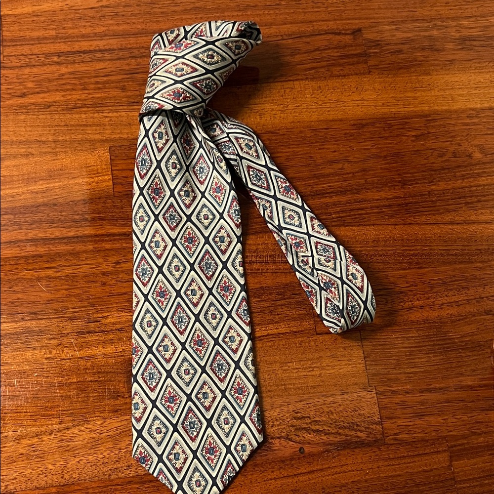 Men's Diamond Motif Tie in Cream, Navy & Red